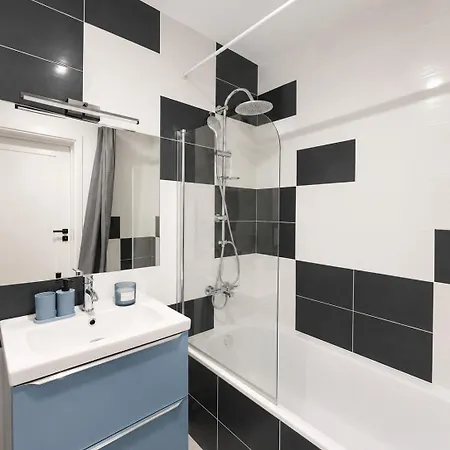 Lumina I Family 2br I With Balcony I Parking Apartment Lodz