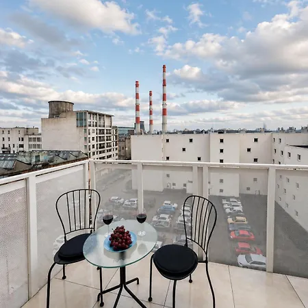 Lumina I Family 2br I With Balcony I Parking Apartment *